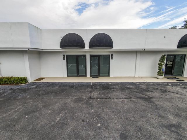 3 of 7 - 517 Northlake Boulevard #2, North Palm Beach, FL