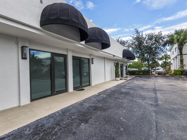 5 of 7 - 517 Northlake Boulevard #2, North Palm Beach, FL
