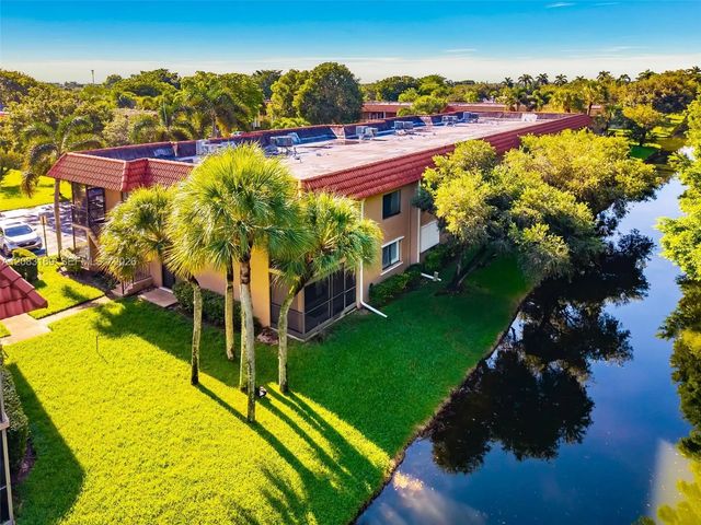 4 of 26 - 435 Lakeview Drive #106, Weston, FL