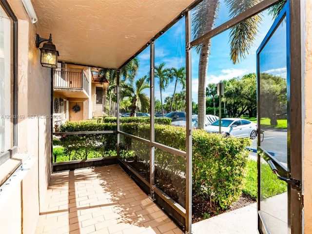 5 of 26 - 435 Lakeview Drive #106, Weston, FL