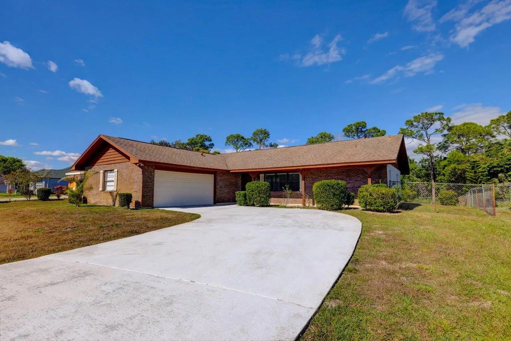 543 Se Greenway Terrace, Port St. Lucie