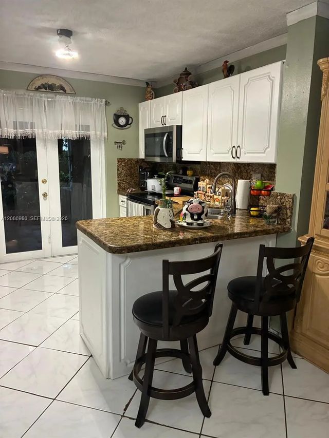 2403 W 76th Street #102, Hialeah