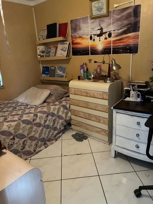 5 of 7 - 2403 W 76th Street #102, Hialeah, FL