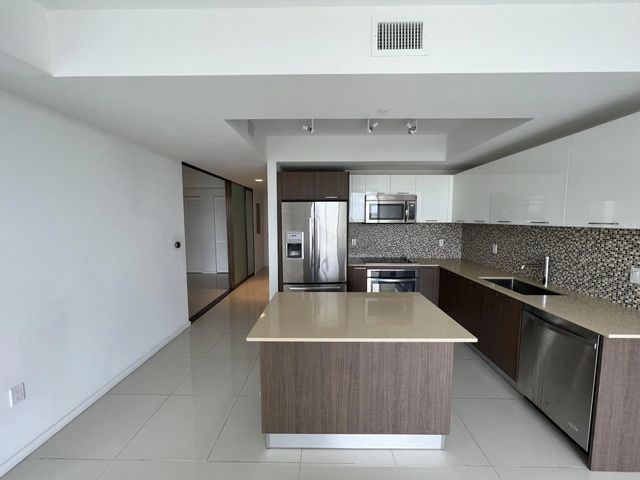 5 of 19 - 5300 Paseo Boulevard #708, Doral, FL