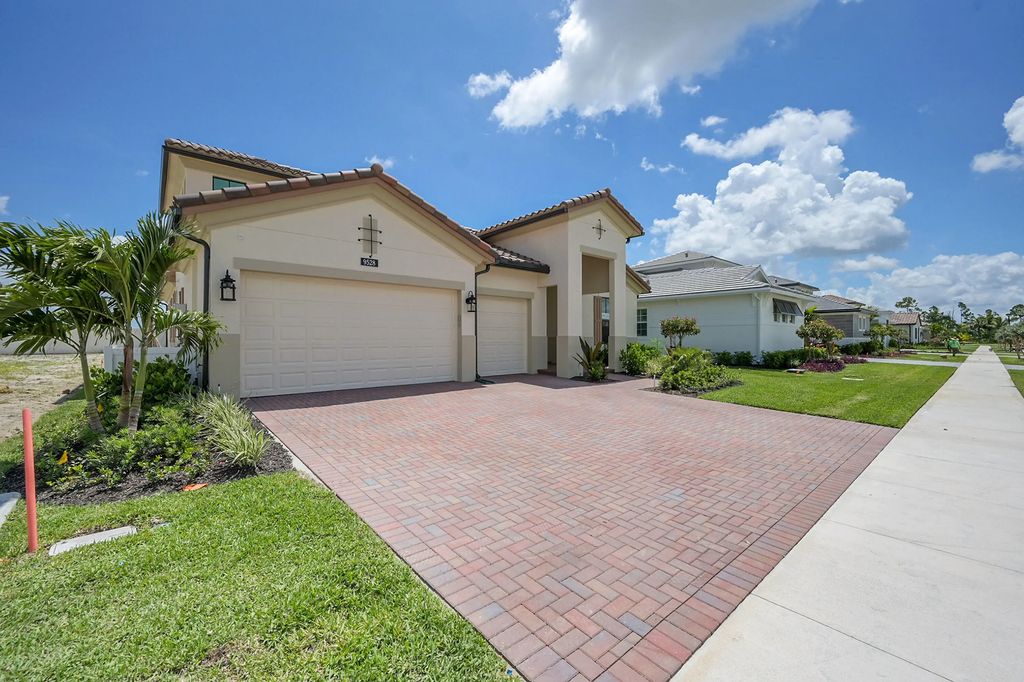 9528 St. Germain Drive, Palm Beach Gardens