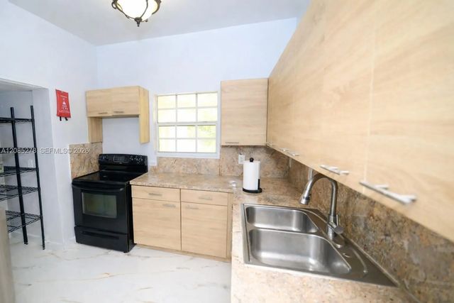 3 of 27 - 298 Nw 104th Street, Miami, FL