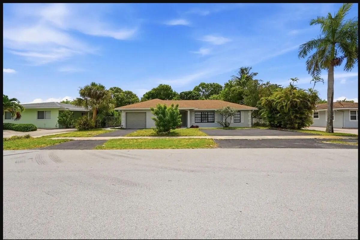 8 Ne 9th Avenue, Deerfield Beach