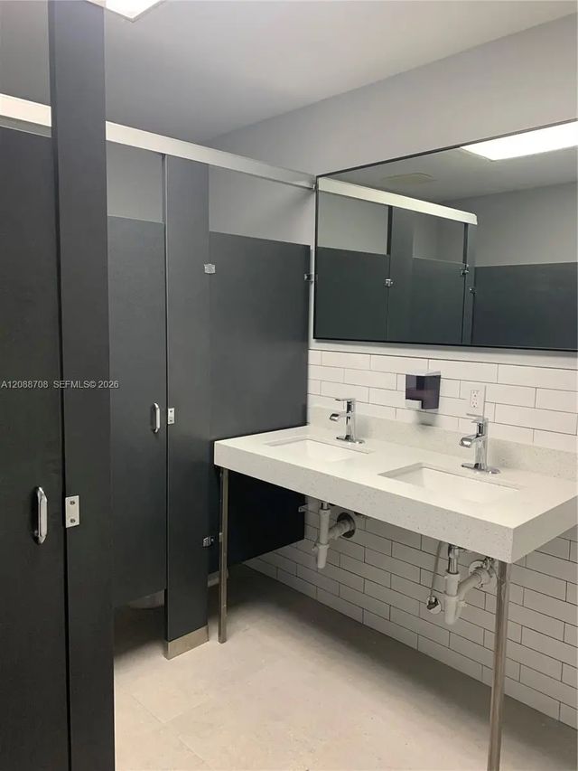 5 of 11 - 2300 Nw 94th Avenue #204, Doral, FL
