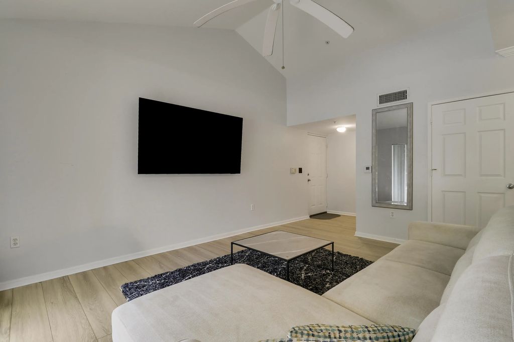 242 Village Boulevard #2112, Tequesta