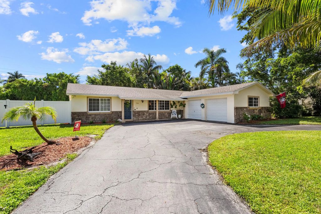 7400 Clarke Road, Lake Clarke Shores