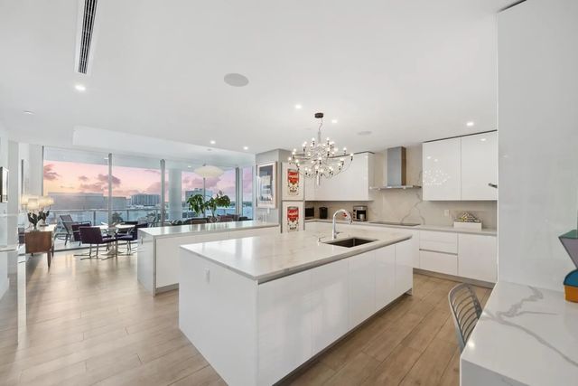 4 of 48 - 920 Intracoastal Drive #801, Fort Lauderdale, FL