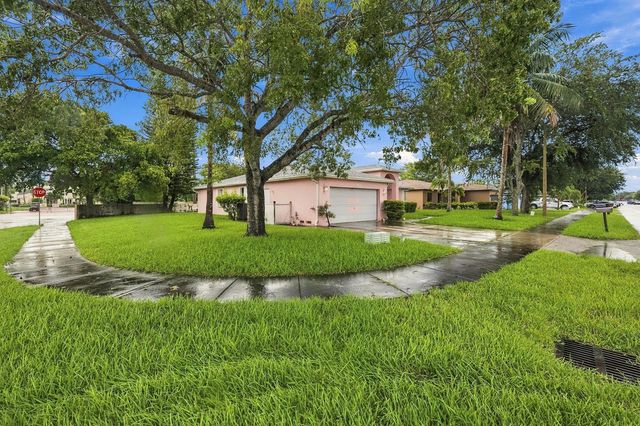 3 of 22 - 3243 Nw 43rd Place, Oakland Park, FL