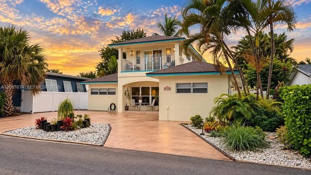 919 S Lakeside Place, Lantana