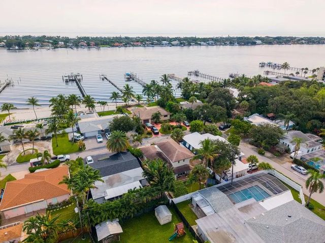 919 S Lakeside Place, Lantana