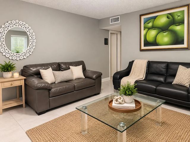 4 of 9 - 206 Sw 1st Street #j-1, Pompano Beach, FL