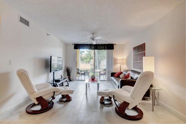 5 of 30 - 135 Yacht Club Way #207, Hypoluxo, FL