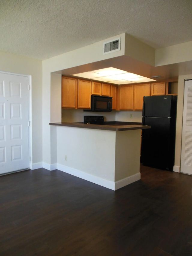2 of 8 - 728 Executive Center Drive #27, West Palm Beach, FL