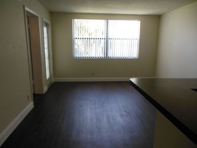 4 of 8 - 728 Executive Center Drive #27, West Palm Beach, FL