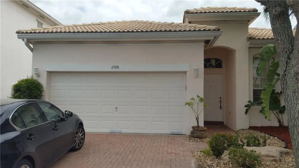 6908 Nw 33rd Street, Margate