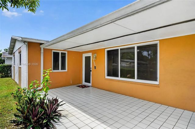 5 of 60 - 19920 Sw 118th Place, Miami, FL