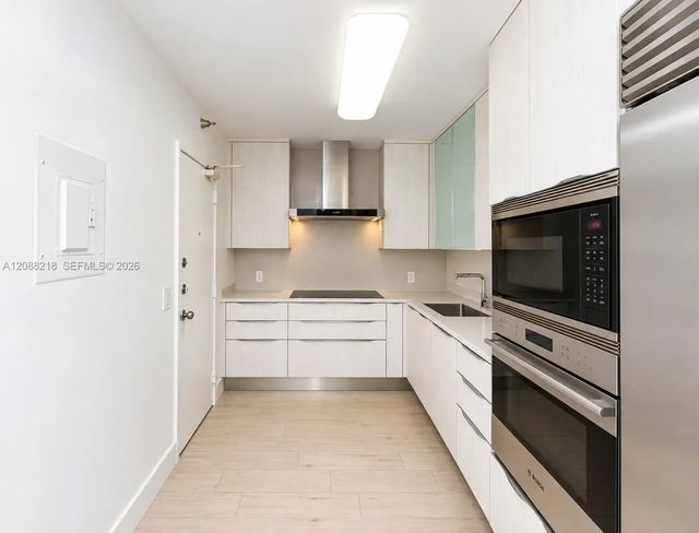 4 of 8 - 10185 Collins Avenue #1017, Bal Harbour, FL