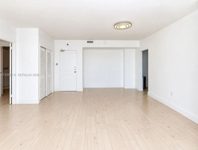 5 of 8 - 10185 Collins Avenue #1017, Bal Harbour, FL