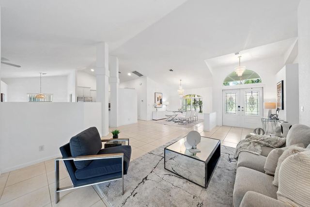 3 of 37 - 6857 Blue Bay Circle, Lake Worth, FL