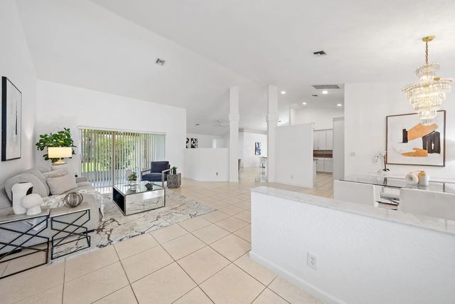 4 of 37 - 6857 Blue Bay Circle, Lake Worth, FL