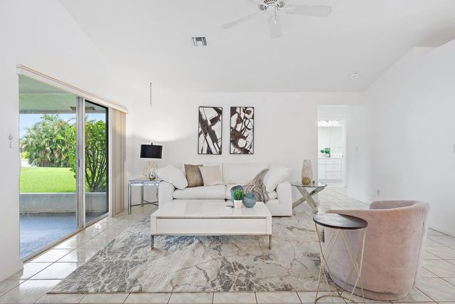 5 of 37 - 6857 Blue Bay Circle, Lake Worth, FL