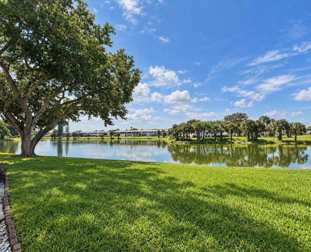 2 of 20 - 108 Somerset F, West Palm Beach, FL