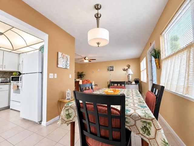 4 of 20 - 108 Somerset F, West Palm Beach, FL