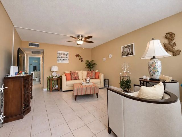 5 of 20 - 108 Somerset F, West Palm Beach, FL