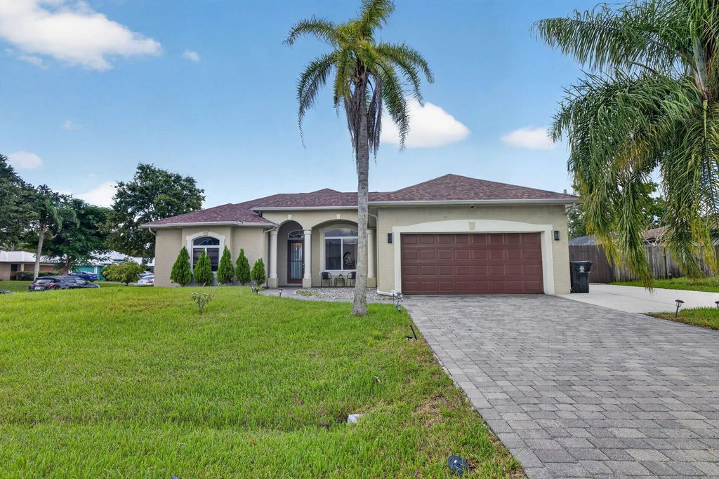 1402 Sw Abingdon Avenue, Port St. Lucie