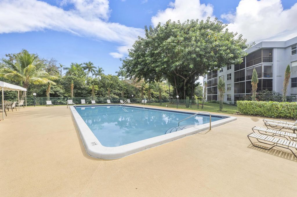 113 Royal Park Drive #1h, Oakland Park