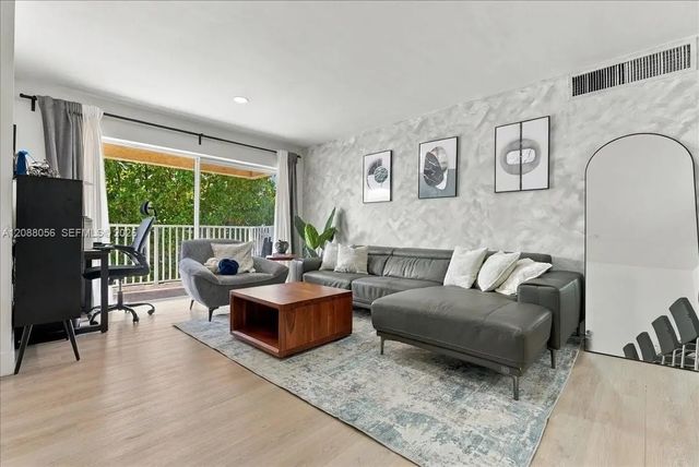 3 of 17 - 4310 Nw 79th Avenue #2b, Doral, FL