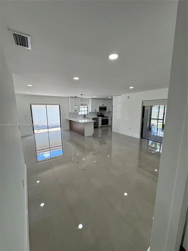 5 of 16 - 748 Nw 133rd Avenue, Miami, FL