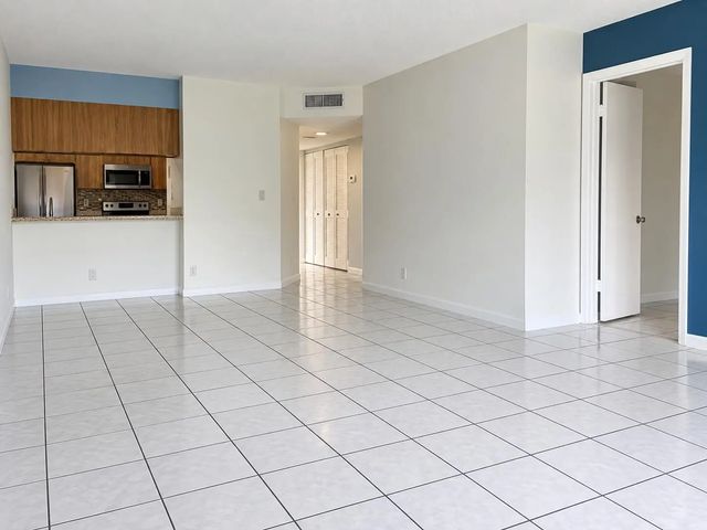 3 of 10 - 10113 Twin Lakes Drive #24-e, Coral Springs, FL
