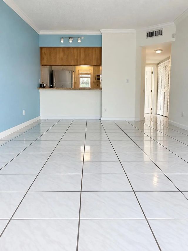 5 of 10 - 10113 Twin Lakes Drive #24-e, Coral Springs, FL