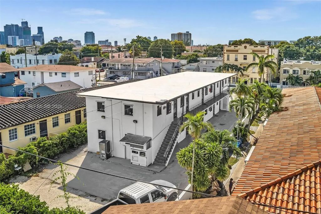 1027 Sw 3rd Street, Miami