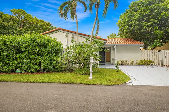 2780 Norfolk Pine Court, Lake Worth