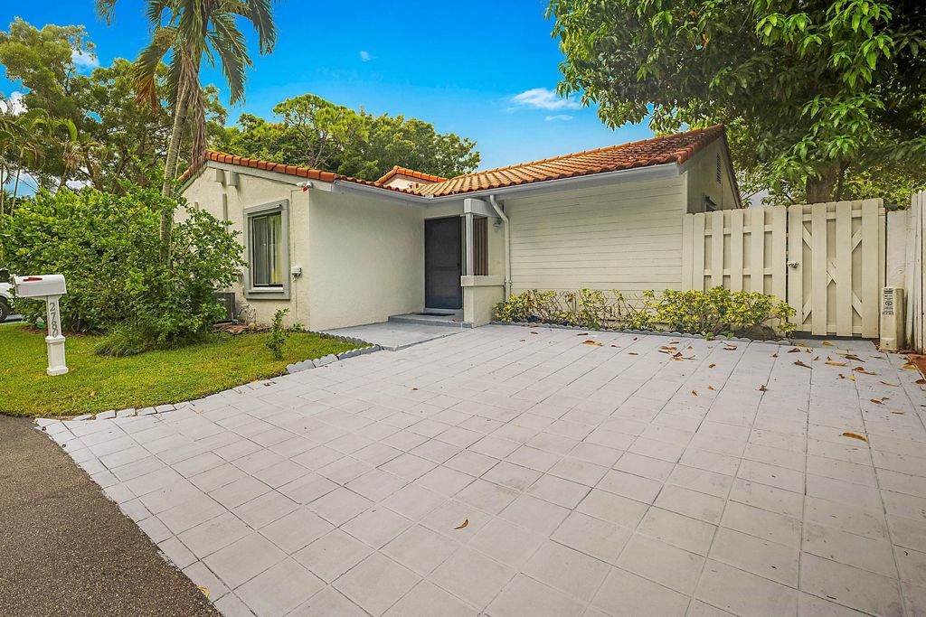 2780 Norfolk Pine Court, Lake Worth