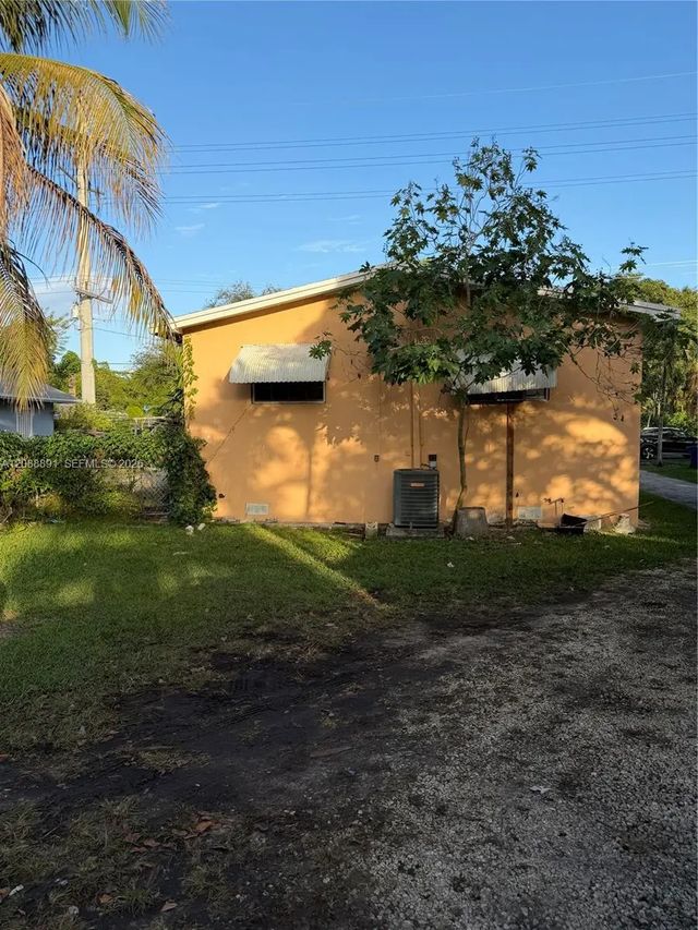 2 of 2 - 8848 Nw 5th Avenue, El Portal, FL