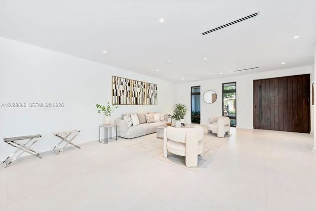 5 of 32 - 300 Ne 48th Street, Miami, FL