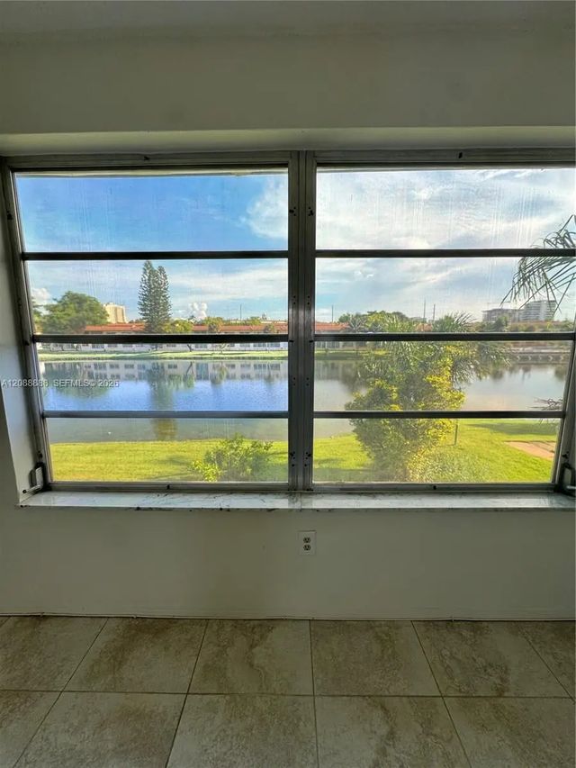 4 of 24 - 2940 Ne 203rd Street #213 C, Aventura, FL