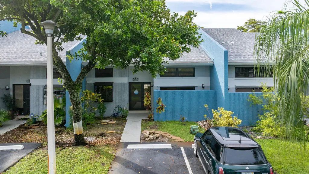 2840 S Oakland Forest Drive #2703, Oakland Park