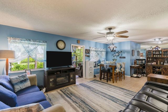 5 of 29 - 106 Lake Pine Circle #d-2, Greenacres, FL