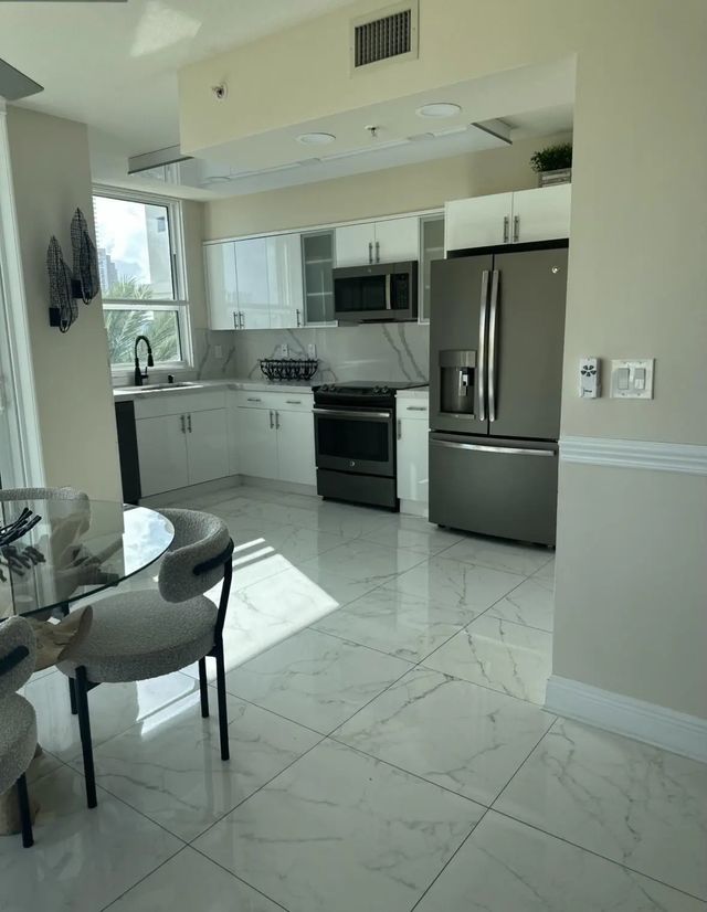 2 of 37 - 610 W Las Olas Boulevard #517n, Fort Lauderdale, FL
