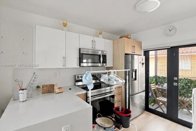 5 of 20 - 2745 W 62 #202, Hialeah, FL