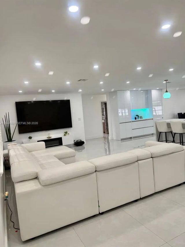3 of 21 - 1401 Nw 122nd Avenue, Pembroke Pines, FL
