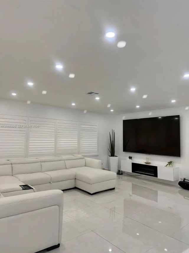 4 of 21 - 1401 Nw 122nd Avenue, Pembroke Pines, FL